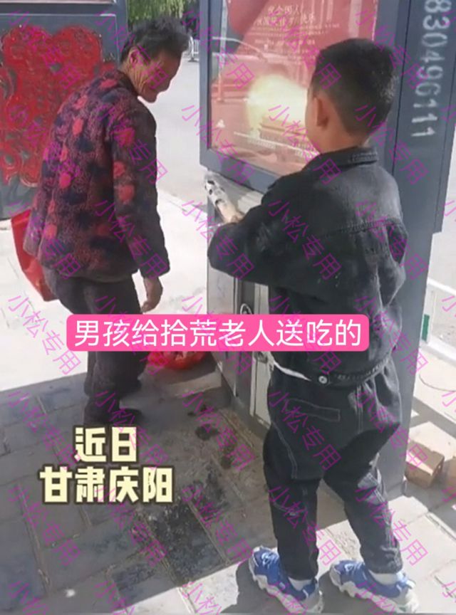 VR彩票男孩给老奶奶送面包没想到她直接丢进垃圾桶孩子转身就哭了(图2)