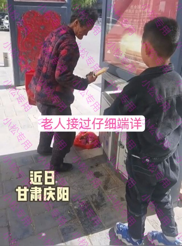 VR彩票男孩给老奶奶送面包没想到她直接丢进垃圾桶孩子转身就哭了(图3)