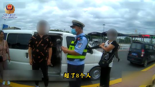 6座车14人坐“弹性”面包车“驶”不得！夏季整治百日行动VR彩票(图2)