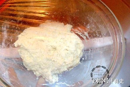 VR彩票1碗面粉1袋豆沙教你做懒人面包！5分钟揉出手套膜省力好吃(图5)