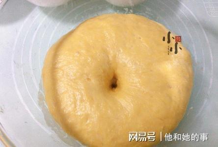 VR彩票面包不用烤箱怎么做？教你用1个小碗搞定暄软香甜好吃又好做(图5)