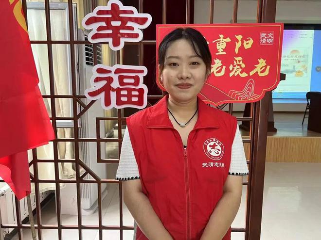 VR彩票【网络中国节 · 重阳】拍美照、做糕点、检查身体……只愿您们笑口常开！(图11)