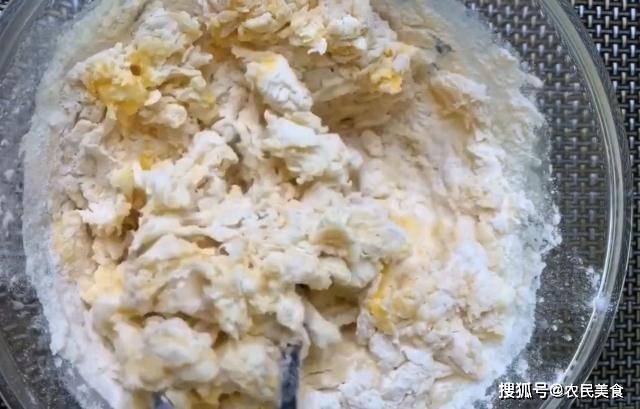 VR彩票1碗面粉2个鸡蛋教你做孩子最爱的零食软嫩香甜比面包还好吃(图3)