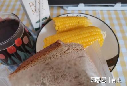 VR彩票东北女生的“早八课”美食火了方便快捷还管饱同学：学到了(图4)