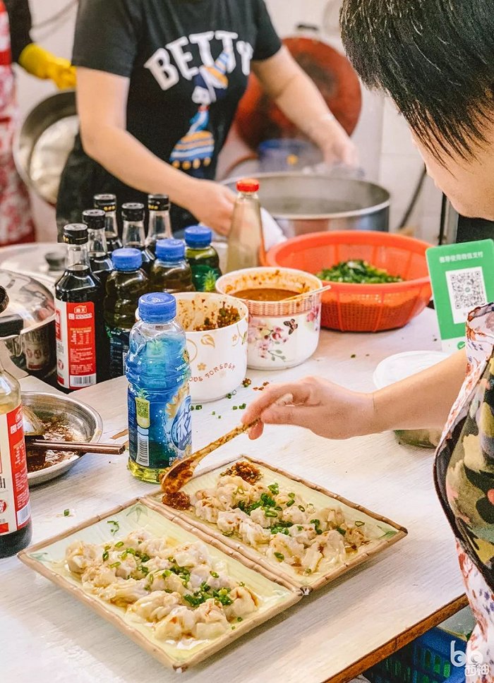 VR彩票这座山水酿出来的岭南老城一碗梅菜扣肉就足以笑傲美食江湖(图66)