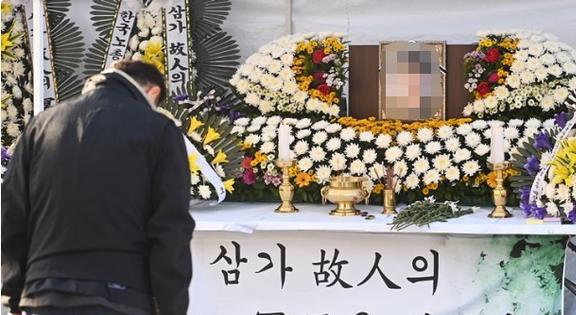 VR彩票2022年韩国面包厂女工卷入搅拌机惨死工厂竟送来两箱面包慰问(图12)