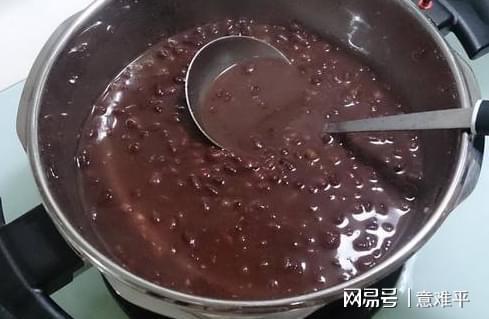 红豆煮不烂？糕点师说漏嘴：只因少加了“它”难怪煮不出红豆沙VR彩票(图5)