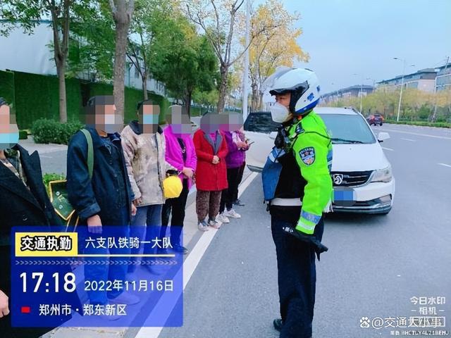 “小面包大胃口”郑州交警连查多辆超员面VR彩票包车(图2)