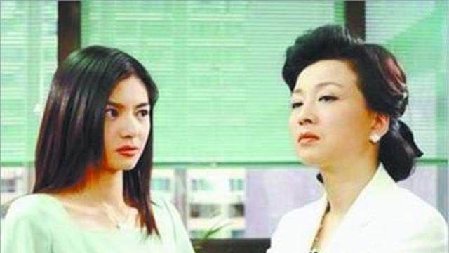 VR彩票嫁到城里做媳妇 父亲来借钱遭婆婆拿两盒糕点打发 打开后我愣了(图2)