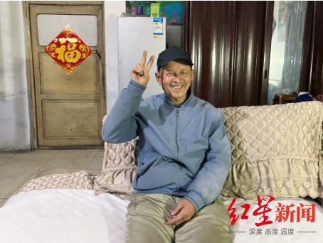 VR彩票淄博“绿豆糕大爷”：目前一天能赚300元希望未来找到手艺传承人(图4)