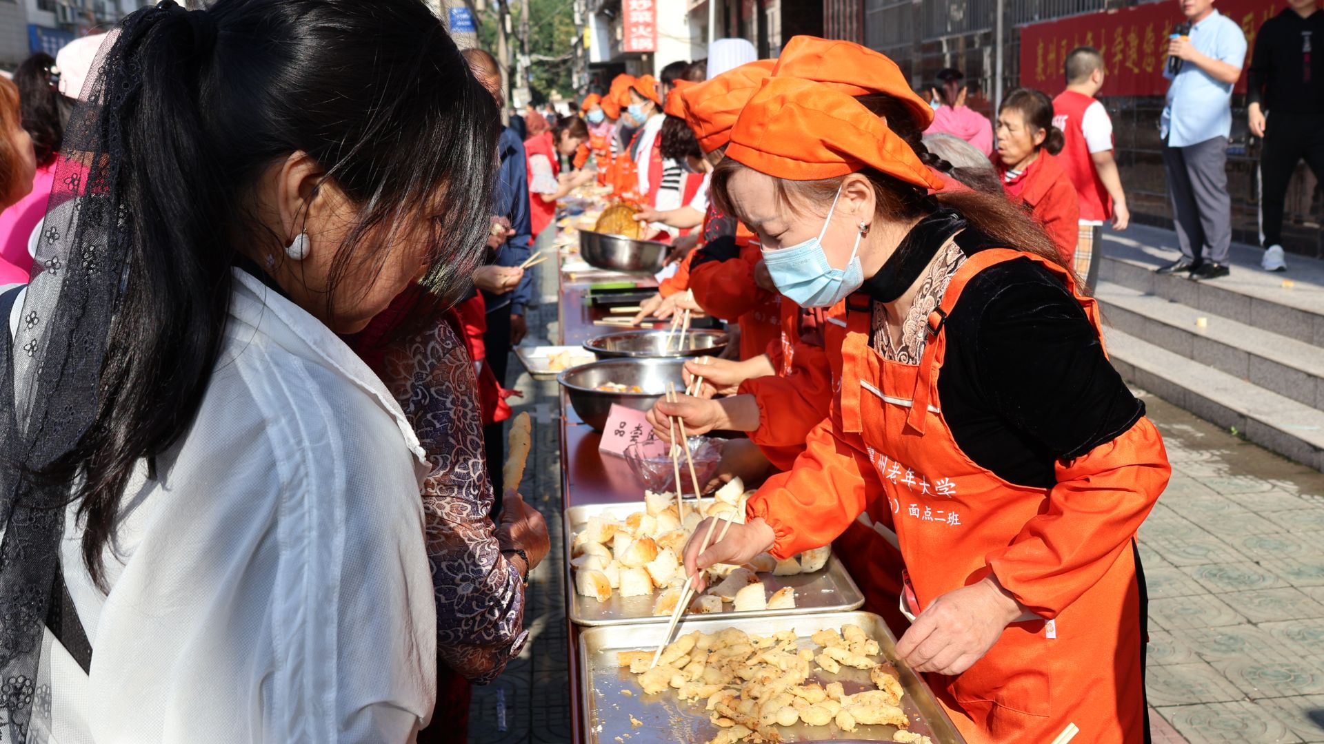 品美味 学厨艺 老年生活更有趣VR彩票(图2)