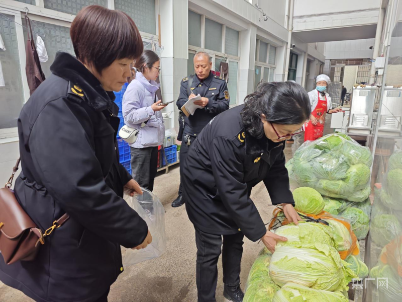 VR彩票湖南武冈：校园食品抽检 守护学生“舌尖上的安全”