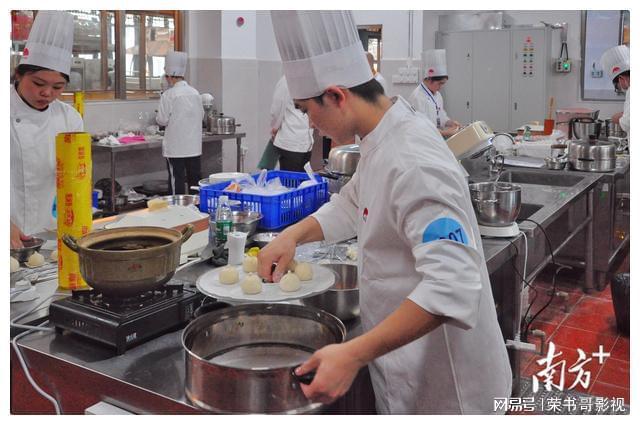 以赛促训！粤港澳大湾区“粤菜师傅VR彩票”技能大赛江门选拔赛举行(图2)