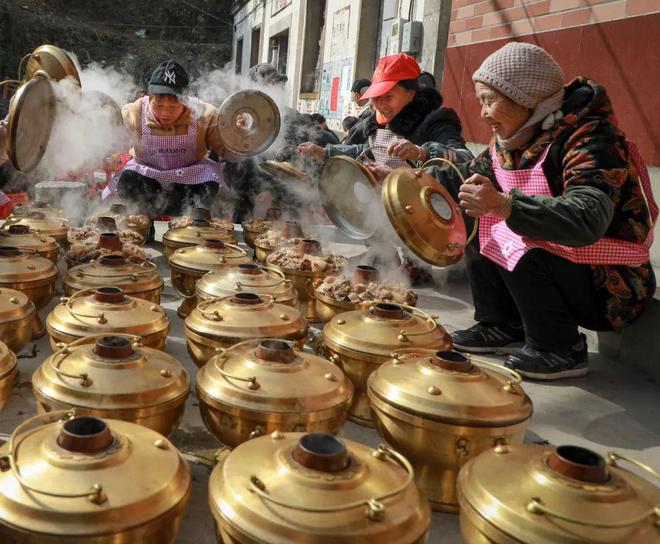 VR彩票再忙也不能把年味丢了！晒“乡村过大年”送你法根糕点龙年礼盒！(图3)