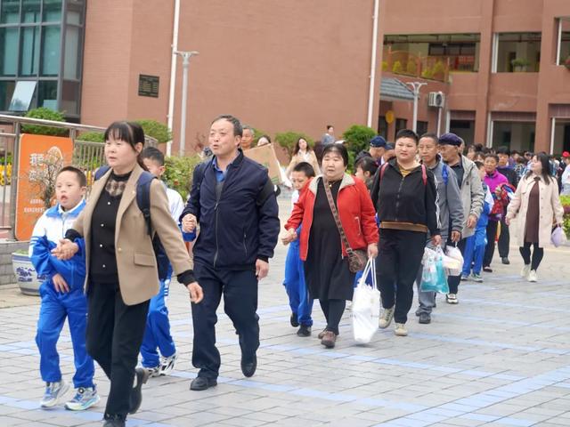 广元市特殊教育学校：春来踏南山共赴鲲鹏游VR彩票(图2)